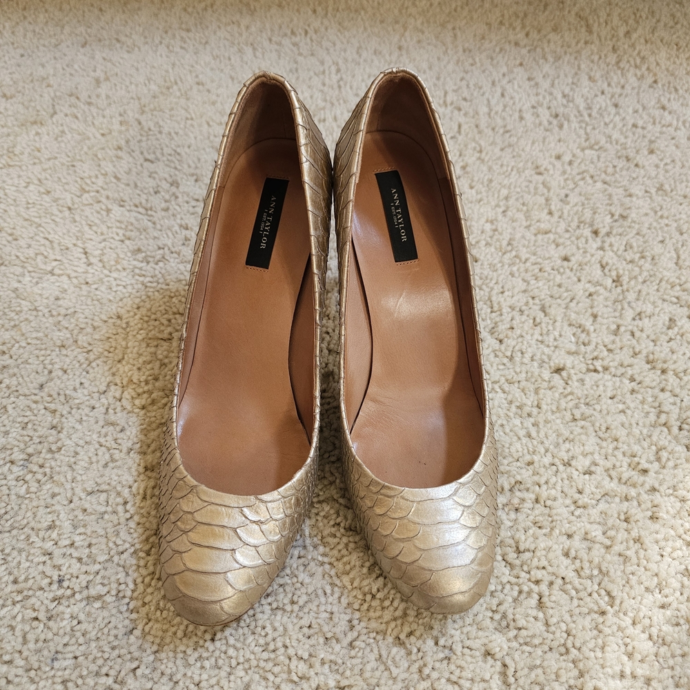 Ann Taylor Perfect Pump Vivian Gold Scale Embossed Leather Size 9